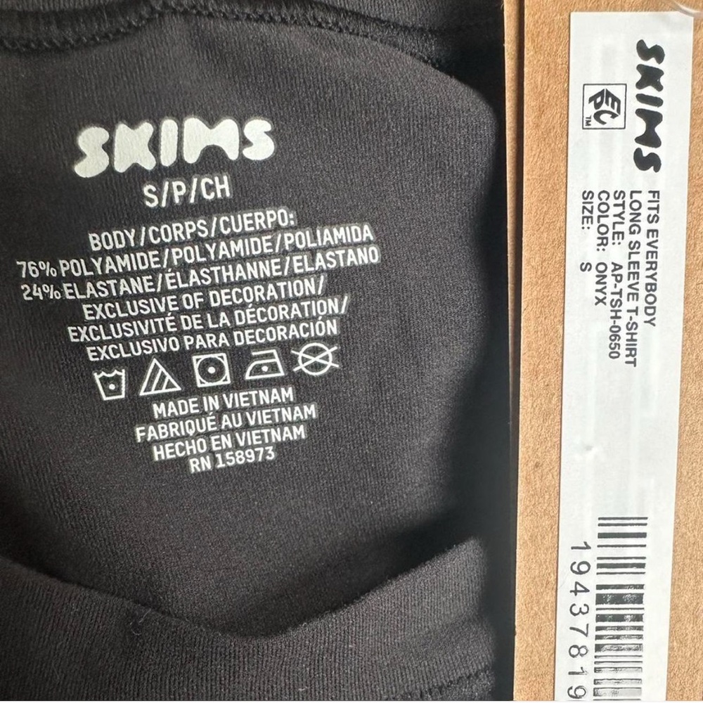 SKIMS *NWT FITS EVERYBODY LONG SLEEVE T-SHIRT | COLOR: ONYX - Picture 7 of 9